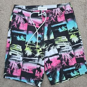 American Eagle Outfitters Men's Multicolor Swim Shorts NWOT Sz Small